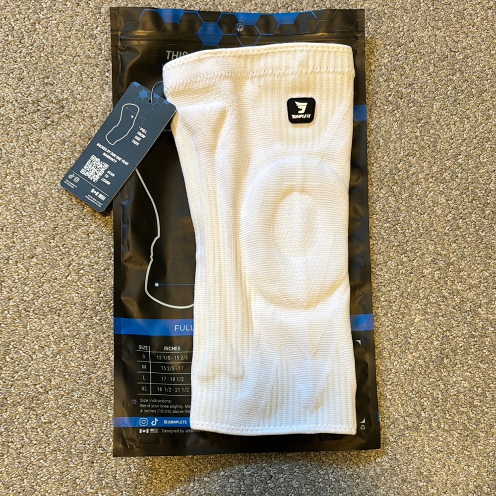 NWT Approach Knee Sleeve